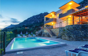  Three-Bedroom Holiday home Omis with an Outdoor Swimming Pool 08  Омиш